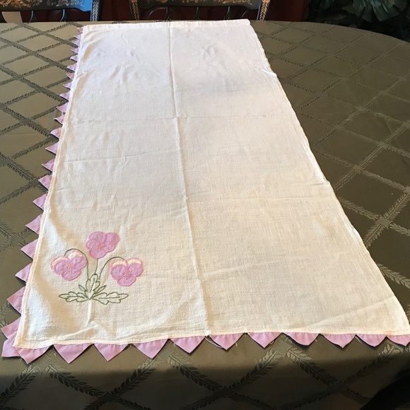 Vintage Linens - Picture 4 of 6